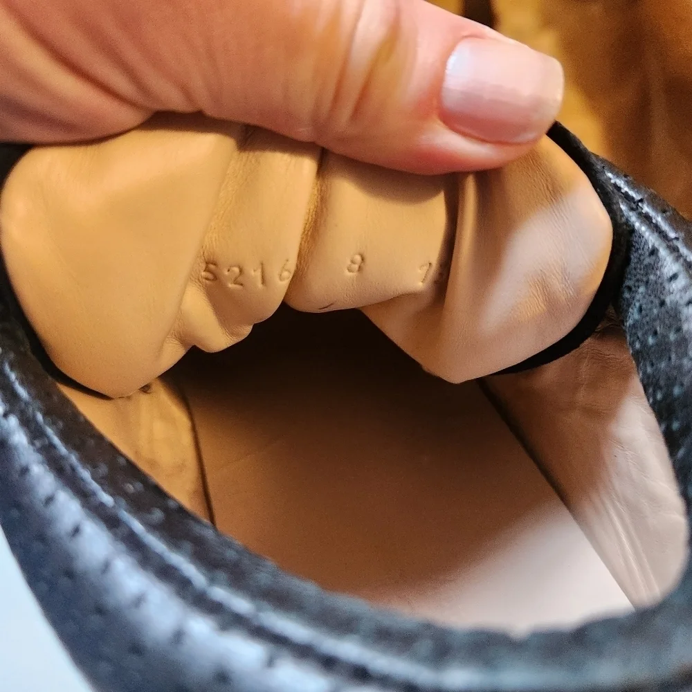 Gucci Flashtrek sneakers size 8 in EUC